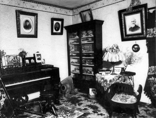 Dr. Hearns' Parlor