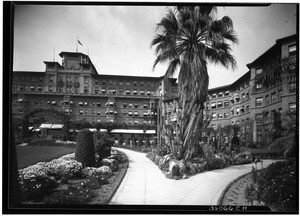 Exterior view of the Huntington Hotel in Pasadena, March 19, 1931