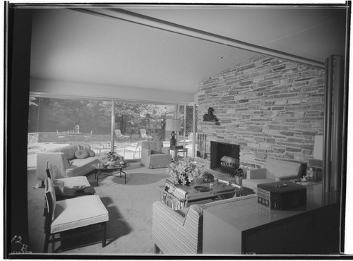 Pace Setter House of 1953 [Hoefer residence]: "Joe's Book". Living room