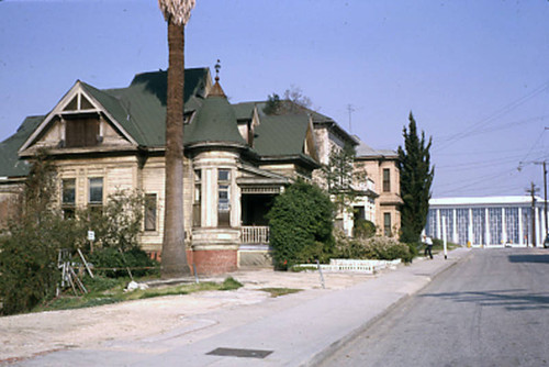 Bunker Hill Avenue residences