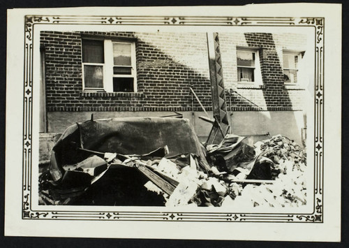 Santa Cruz Apartments, 700 Santa Cruz Avenue,, front of building, street covered in debris, damage from the 1933 earthquake