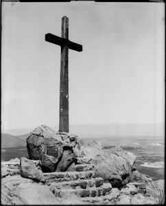 The cross on Mount Rubidoux summit, Riverside