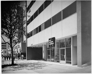 Entrance to the Mid-Wilshire Medical Building, 6317 Wilshire Blvd., Los Angeles, 1952
