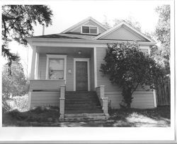 1905 Queen Anne cottage house in the Morris Addition, at 306 Pitt Avenue, Sebastopol, California, 1993