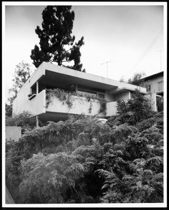 Exterior view of the Erlik House, Los Angeles, 1950