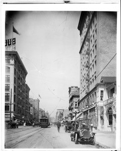 View of Broadway looking towards Seventh Street, Los Angeles, 1907