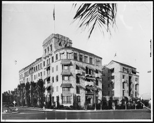 Corner view of the Los Altos Apartments at 4121 Wilshire Boulevard, 1925-1929