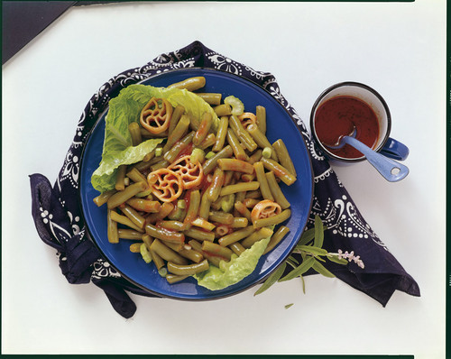 A bowl of green beans