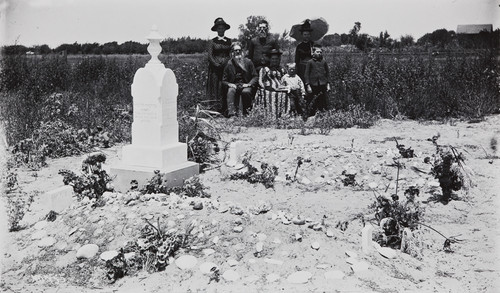 B.F. Conaway photograph of grave