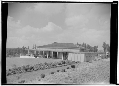 Shaw, Lawrence, residence. Exterior