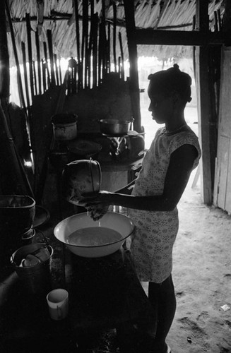 Woman preparing food, San Basilio de Palenque, 1976