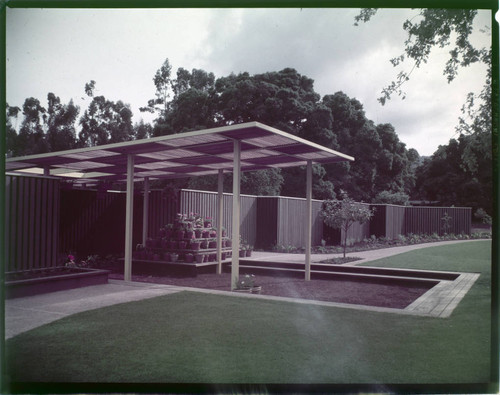[DeBretteville, Mr. and Mrs. Charles, residence]. Shade structure