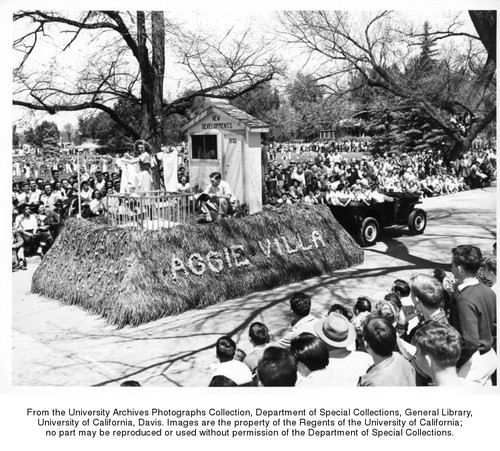 Picnic Day, Aggie Villa float in parade