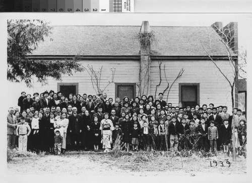 Turlock Japanese Americans gather for yearly New Year's photo, 1939