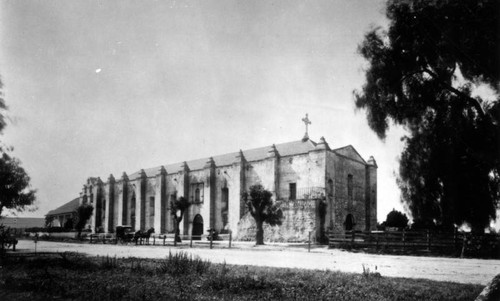 South facade and Western end of Mission San Gabriel Arcangel