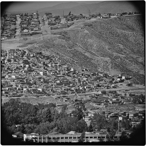Hillside on the east side of the Tijuana River Valley. Subdevelopment at the top of the photograph, on the edge of Mesa de Otay. Below are irregular settlements