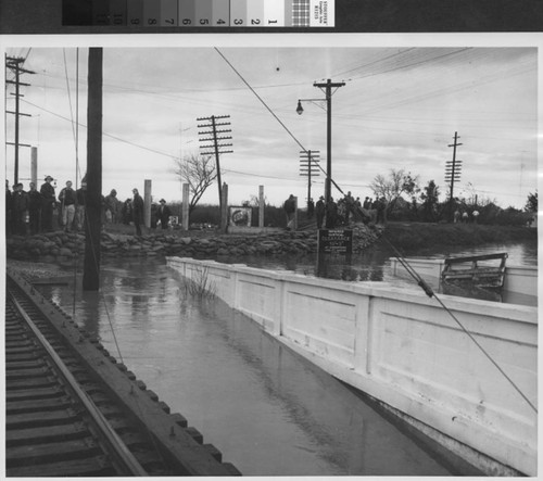 Photograph of the 5th Street Bridge before 1955 flood in Yuba City (Calif.)