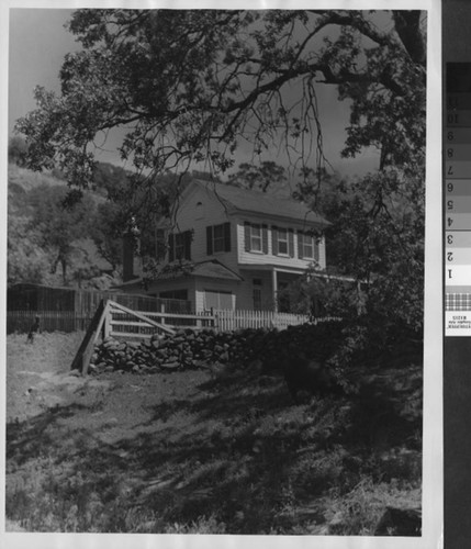 Photograph of Howard Cull home in Sutter Buttes (Calif.)