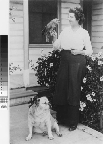 Photograph of Jenny Hedger holding parrot