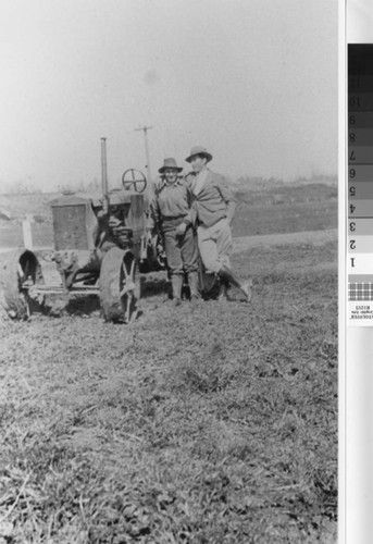 Photograph of the Wallace Tractor in Nicolaus (Calif.)