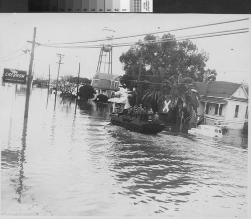 Photograph of Deluxe Liquor Store on Bridge Street in Yuba City (Calif.) after 1955 flood