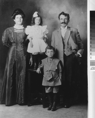 Photograph of Scheiber Family Portrait Nicolaus (Calif.)