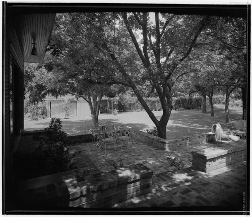 Crow, Mr. and Mrs. Trammell, residence. Garden and Outdoor living space