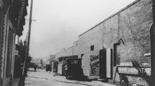 Alley behind buildings along east side of South Glassell Street adjoining Plaza Square, Orange, California, 1927