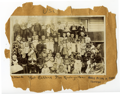 Class photograph West Oakland Free Kindergarten