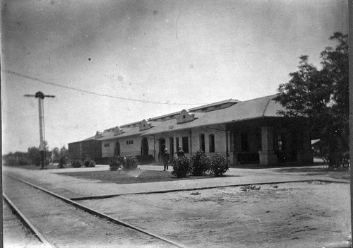 Santa Fe Railroad Depot, Tulare, Calif., ca 1900
