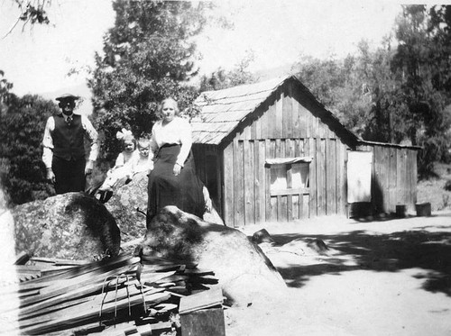 Meek-Hensley Family, Eshom Valley, California