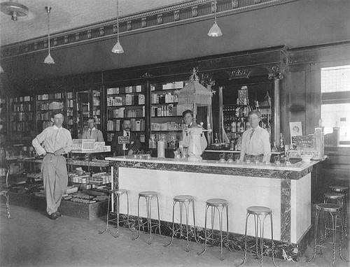 Claubes' Soda Fountain, Porterville, Calif., 1907