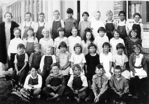 Students at Sultana School, Sultana, Calif., ca 1930