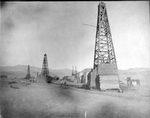 Oil Derricks, Coalinga, Calif., ca 1910