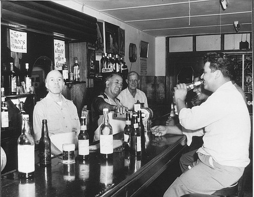 King Family CafT-Bar, Tulare, Calif., 1940s