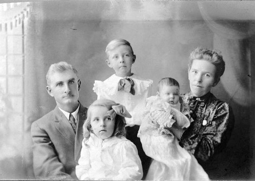 Ralph Moore and Family, Visalia, Calif., 1910