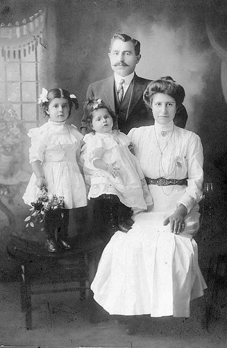 Menendian Family, Visalia, Calif., 1911