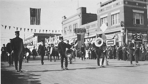 Armistice Day Parade, Lindsay, Calif., 1920