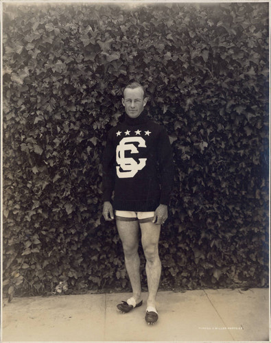 Bert Hardy dressed to run