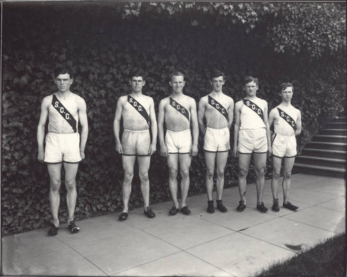 6 members of the 1912 track team version A1