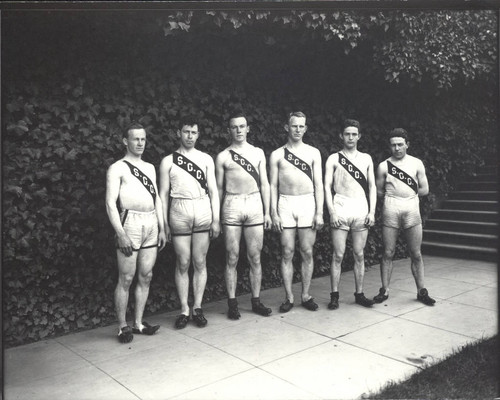 6 members of the 1912 track team version B