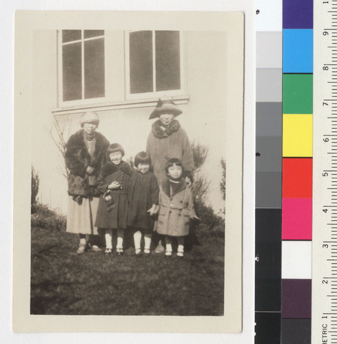 Yoshiko--far right (3 yrs), Momma [?] behind her. Keiko--far right 97 yrs)