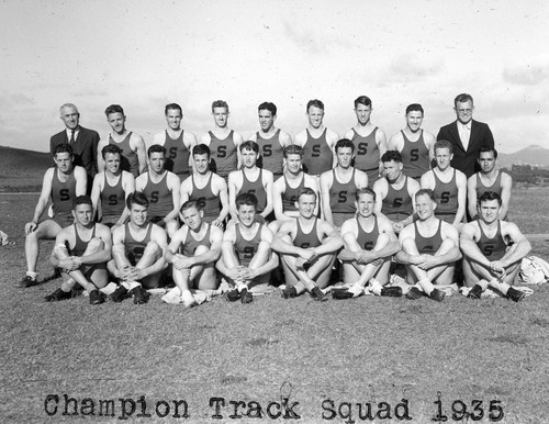 Champion track squad / Lee Passmore