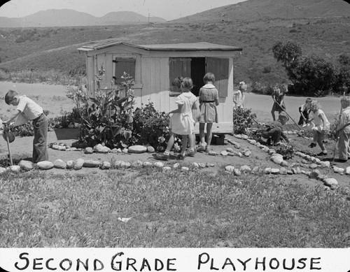 Second grade playhouse / Lee Passmore