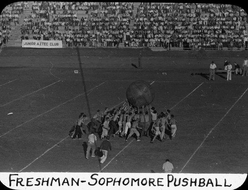 Freshman - Sophomore pushball / Lee Passmore