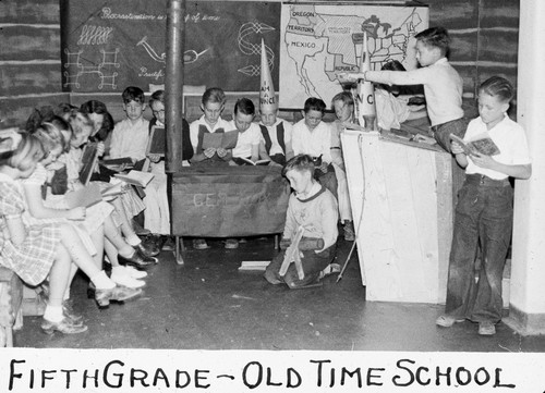 Fifth grade - old time school / Lee Passmore