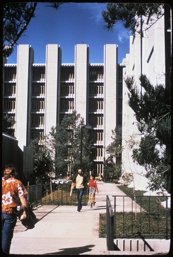 Applied Physics and Mathematics Building