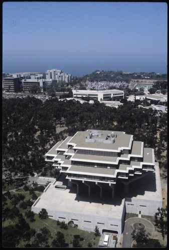 Geisel Library and John Muir College