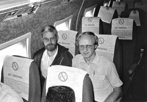 Næstformand, pastor Thorkild Schousboe Laursen (tv) og generalsekretær Jørgen Nørgaard Pedersen, Dansk Santalmission, på vej til Dhaka, Bangladesh, november 1985