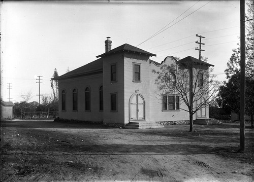 Upland Photograph Church; Mennonite Church / Edna Swan